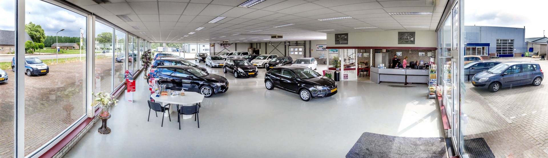 Autobedrijf P. Geerts BV - Showroom